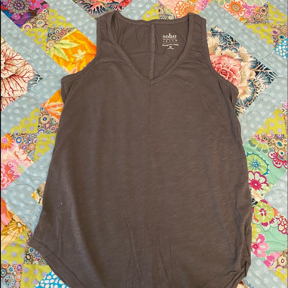 gray tank top